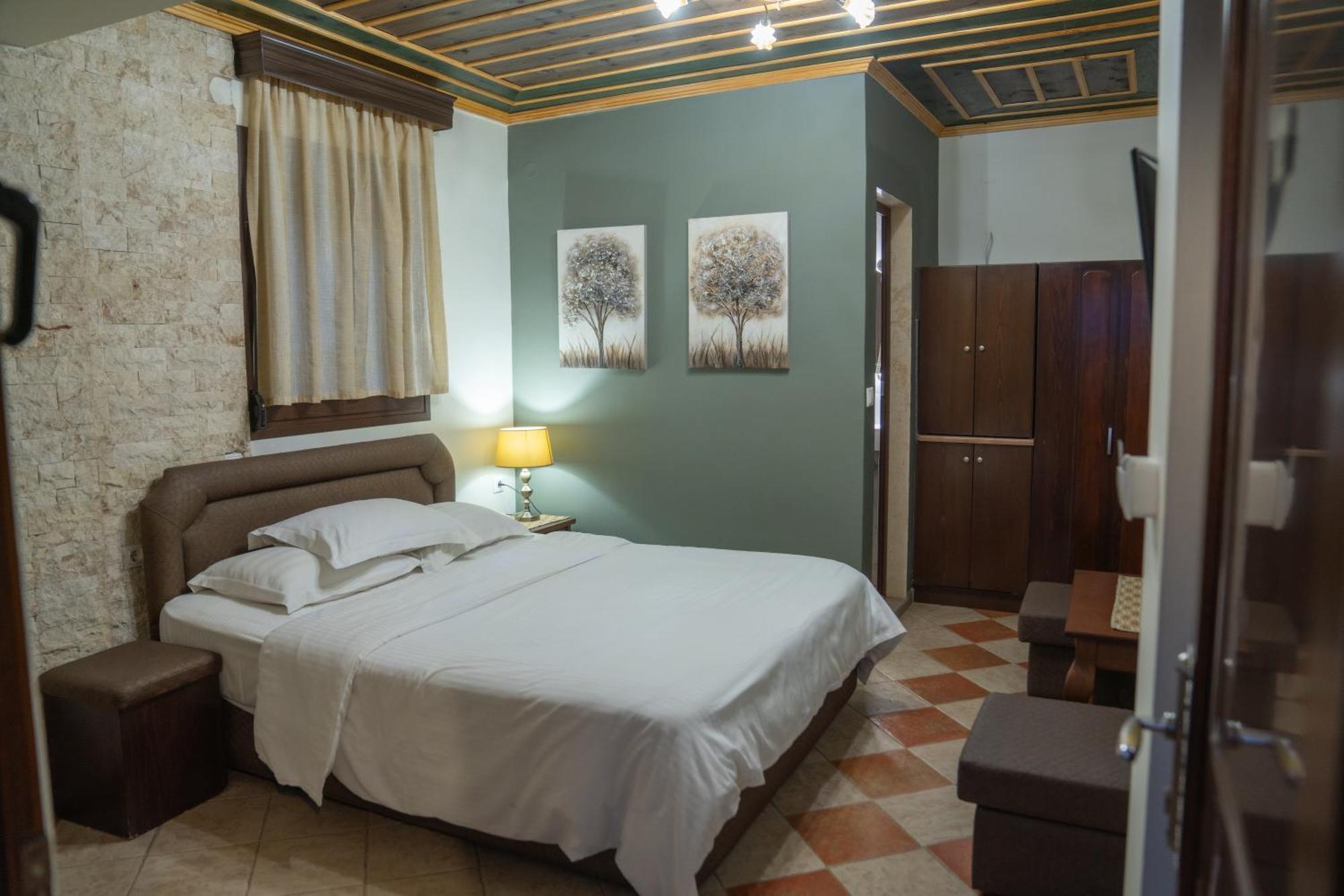 Kallinikos Guesthouse Loutraki  Exterior photo